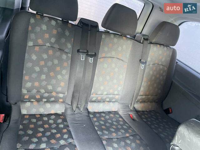 Белый Мерседес Вито, объемом двигателя 2.2 л и пробегом 315 тыс. км за 10500 $, фото 6 на Automoto.ua