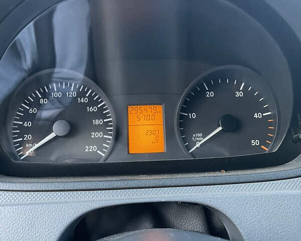 Белый Мерседес Вито, объемом двигателя 2.2 л и пробегом 295 тыс. км за 8000 $, фото 12 на Automoto.ua