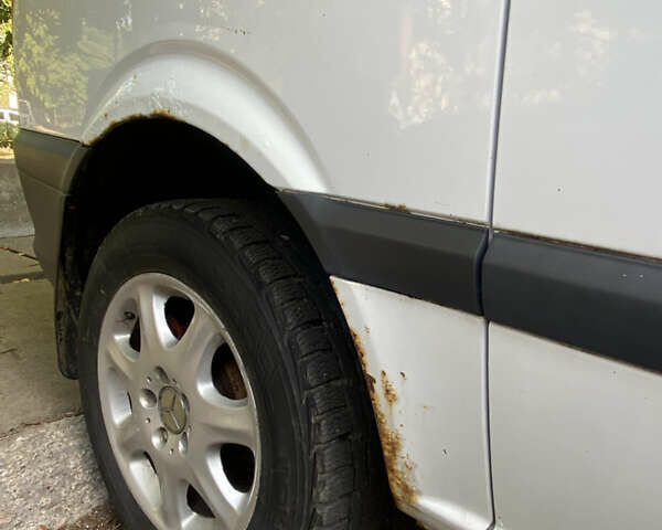 Белый Мерседес Вито, объемом двигателя 2.15 л и пробегом 340 тыс. км за 8200 $, фото 21 на Automoto.ua