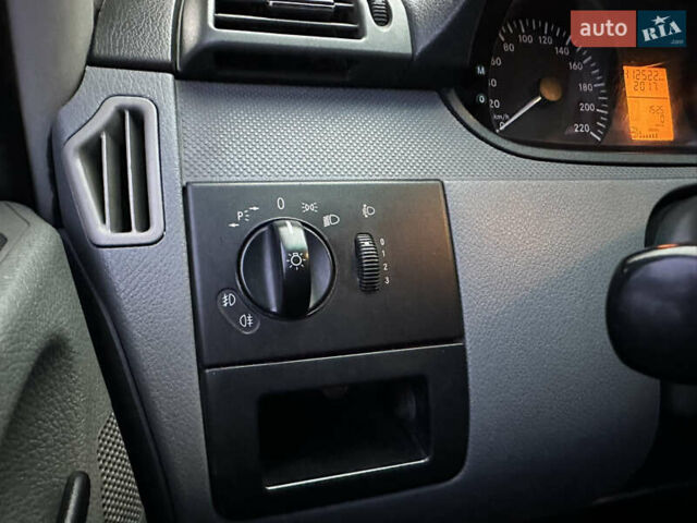 Белый Мерседес Вито, объемом двигателя 2.2 л и пробегом 400 тыс. км за 9450 $, фото 34 на Automoto.ua