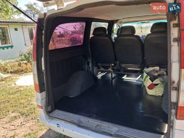 Белый Мерседес Вито, объемом двигателя 2.15 л и пробегом 485 тыс. км за 9400 $, фото 12 на Automoto.ua