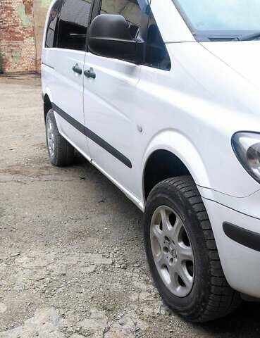 Белый Мерседес Вито, объемом двигателя 2.1 л и пробегом 536 тыс. км за 10900 $, фото 4 на Automoto.ua