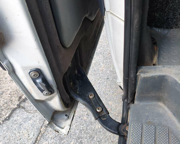 Белый Мерседес Вито, объемом двигателя 2.15 л и пробегом 361 тыс. км за 8950 $, фото 14 на Automoto.ua