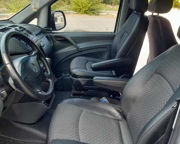 Білий Мерседес Віто, об'ємом двигуна 2.99 л та пробігом 272 тис. км за 13000 $, фото 31 на Automoto.ua