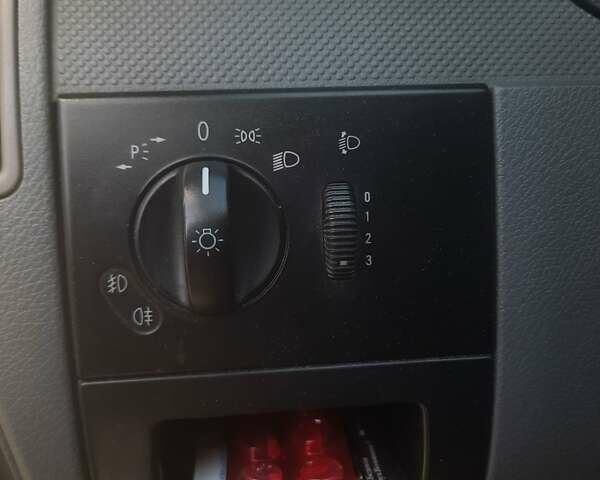 Белый Мерседес Вито, объемом двигателя 2.2 л и пробегом 340 тыс. км за 8500 $, фото 4 на Automoto.ua