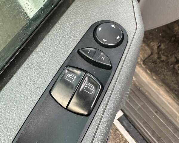 Белый Мерседес Вито, объемом двигателя 2.15 л и пробегом 290 тыс. км за 9200 $, фото 14 на Automoto.ua