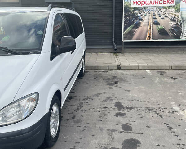 Белый Мерседес Вито, объемом двигателя 2.2 л и пробегом 315 тыс. км за 10500 $, фото 1 на Automoto.ua