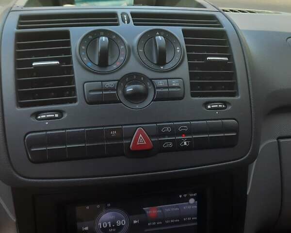 Белый Мерседес Вито, объемом двигателя 2.2 л и пробегом 340 тыс. км за 8500 $, фото 6 на Automoto.ua