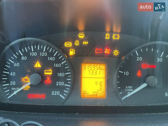 Белый Мерседес Вито, объемом двигателя 2.2 л и пробегом 315 тыс. км за 10500 $, фото 9 на Automoto.ua