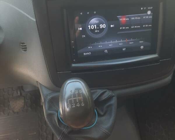 Белый Мерседес Вито, объемом двигателя 2.2 л и пробегом 340 тыс. км за 8500 $, фото 7 на Automoto.ua