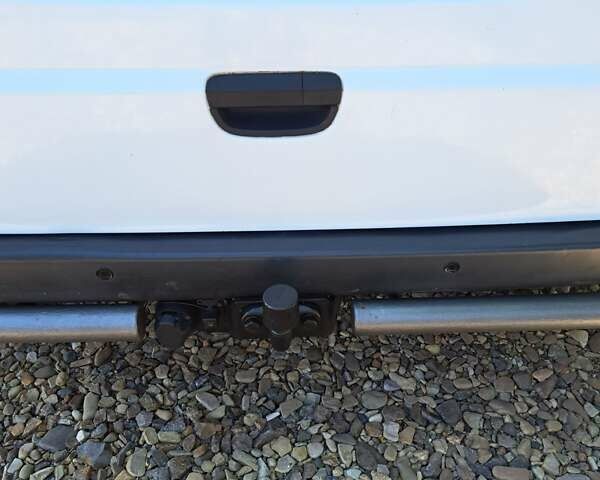 Белый Мерседес Вито, объемом двигателя 2.15 л и пробегом 338 тыс. км за 9200 $, фото 30 на Automoto.ua