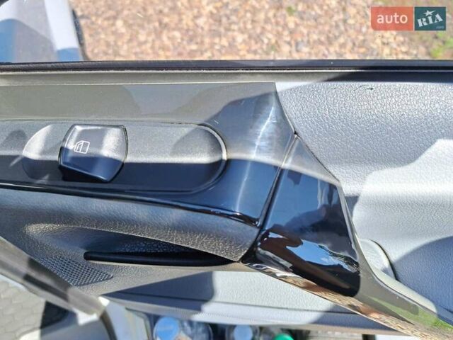 Белый Мерседес Вито, объемом двигателя 2.15 л и пробегом 338 тыс. км за 9200 $, фото 6408 на Automoto.ua