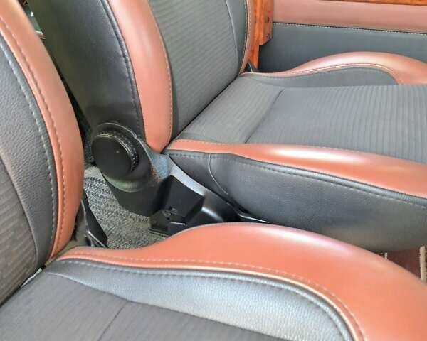 Белый Мерседес Вито, объемом двигателя 2.15 л и пробегом 338 тыс. км за 9200 $, фото 2307 на Automoto.ua