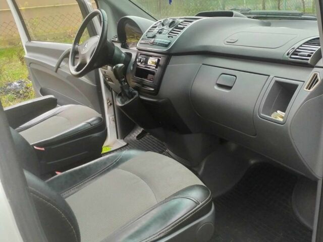 Белый Мерседес Вито, объемом двигателя 2.1 л и пробегом 389 тыс. км за 8000 $, фото 3 на Automoto.ua