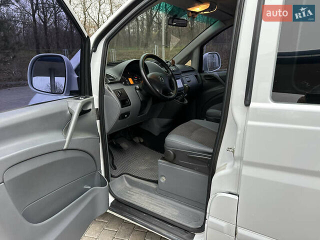 Белый Мерседес Вито, объемом двигателя 2.2 л и пробегом 400 тыс. км за 9450 $, фото 19 на Automoto.ua