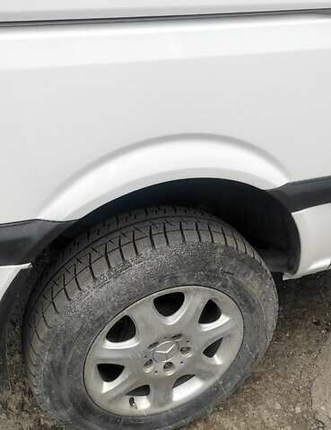 Белый Мерседес Вито, объемом двигателя 2.1 л и пробегом 536 тыс. км за 10900 $, фото 5 на Automoto.ua