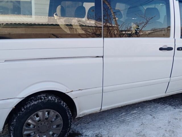 Белый Мерседес Вито, объемом двигателя 2.2 л и пробегом 900 тыс. км за 6200 $, фото 3 на Automoto.ua