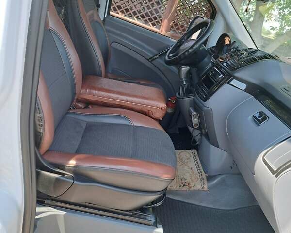 Белый Мерседес Вито, объемом двигателя 2.15 л и пробегом 338 тыс. км за 9200 $, фото 846 на Automoto.ua