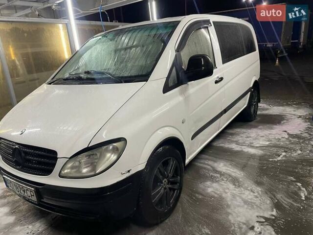 Белый Мерседес Вито, объемом двигателя 2.2 л и пробегом 350 тыс. км за 7250 $, фото 1 на Automoto.ua