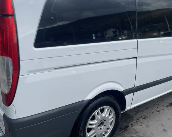 Белый Мерседес Вито, объемом двигателя 2.2 л и пробегом 315 тыс. км за 10500 $, фото 2 на Automoto.ua