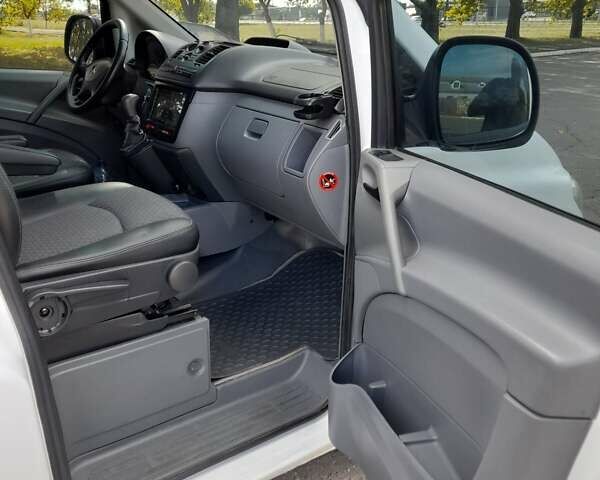 Білий Мерседес Віто, об'ємом двигуна 2.99 л та пробігом 272 тис. км за 13000 $, фото 33 на Automoto.ua