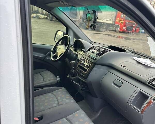 Белый Мерседес Вито, объемом двигателя 2.15 л и пробегом 290 тыс. км за 9200 $, фото 2 на Automoto.ua