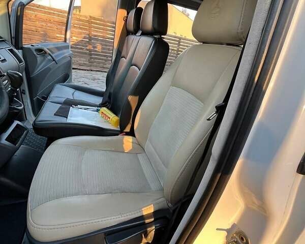 Белый Мерседес Вито, объемом двигателя 2.15 л и пробегом 458 тыс. км за 7400 $, фото 15 на Automoto.ua