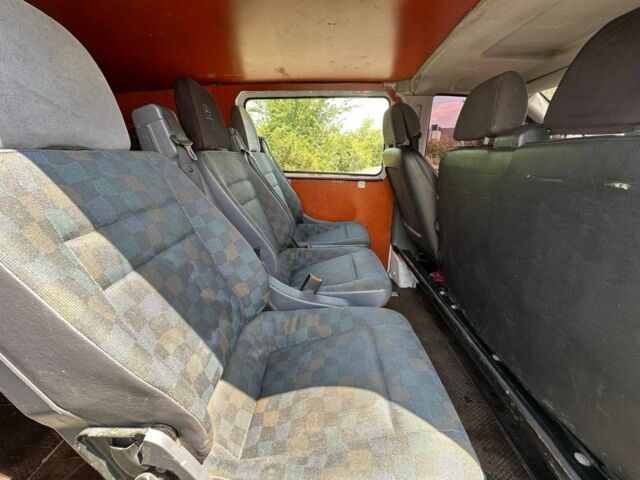 Белый Мерседес Вито, объемом двигателя 2.1 л и пробегом 250 тыс. км за 6599 $, фото 3 на Automoto.ua