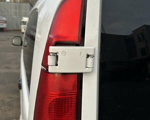 Белый Мерседес Вито, объемом двигателя 2.15 л и пробегом 290 тыс. км за 9200 $, фото 11 на Automoto.ua