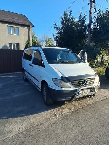 Белый Мерседес Вито, объемом двигателя 2.15 л и пробегом 407 тыс. км за 9000 $, фото 2 на Automoto.ua