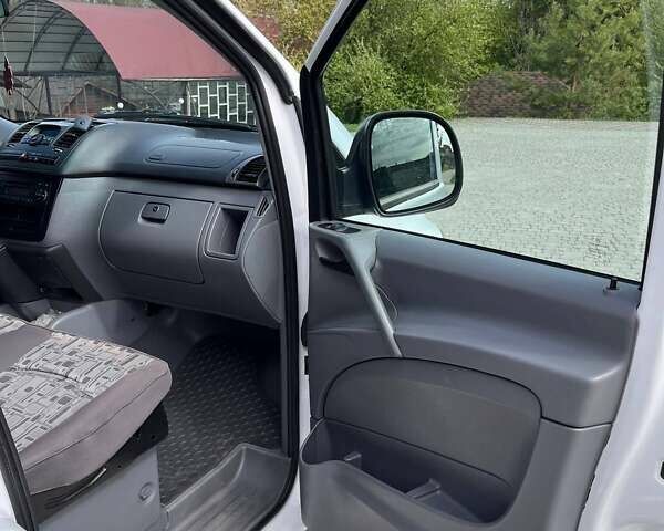 Белый Мерседес Вито, объемом двигателя 2.15 л и пробегом 234 тыс. км за 11400 $, фото 33 на Automoto.ua