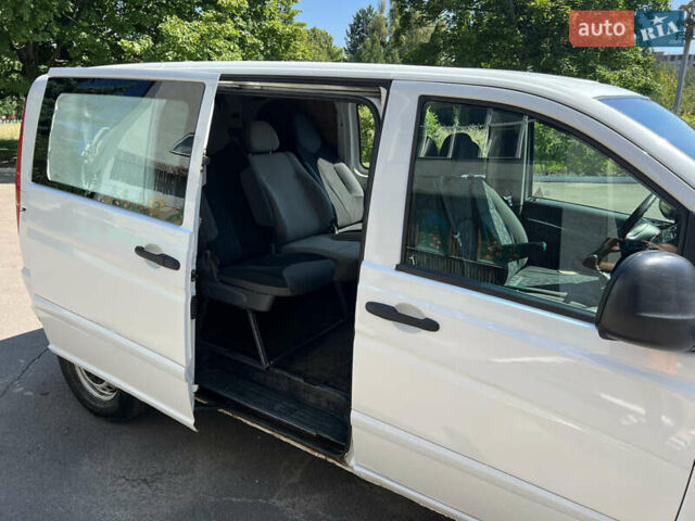 Белый Мерседес Вито, объемом двигателя 2.2 л и пробегом 300 тыс. км за 3999 $, фото 8 на Automoto.ua