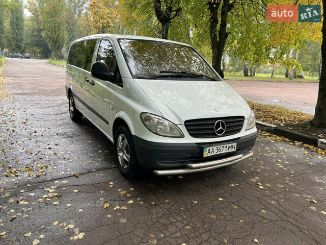Белый Мерседес Вито, объемом двигателя 2.2 л и пробегом 300 тыс. км за 7500 $, фото 3 на Automoto.ua
