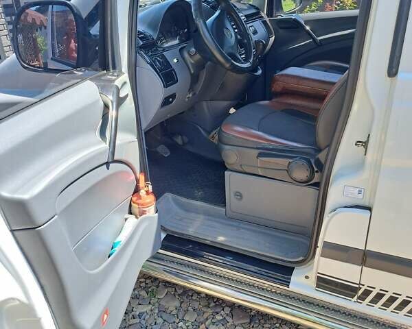 Белый Мерседес Вито, объемом двигателя 2.15 л и пробегом 338 тыс. км за 9200 $, фото 489 на Automoto.ua