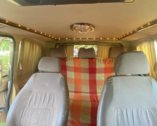 Белый Мерседес Вито, объемом двигателя 2.15 л и пробегом 340 тыс. км за 8200 $, фото 12 на Automoto.ua