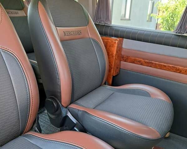 Белый Мерседес Вито, объемом двигателя 2.15 л и пробегом 338 тыс. км за 9200 $, фото 3459 на Automoto.ua