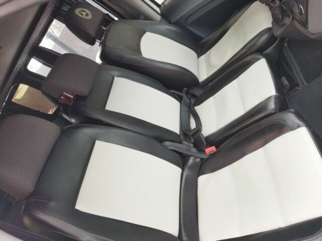 Білий Мерседес Віто, об'ємом двигуна 2.1 л та пробігом 700 тис. км за 6400 $, фото 6 на Automoto.ua