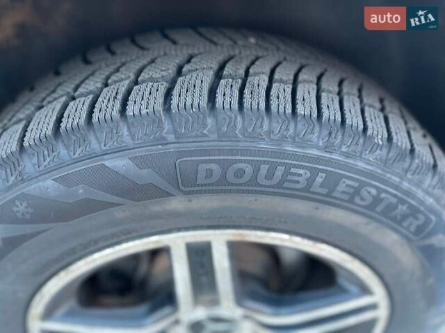 Белый Мерседес Вито, объемом двигателя 2.15 л и пробегом 458 тыс. км за 7400 $, фото 8 на Automoto.ua