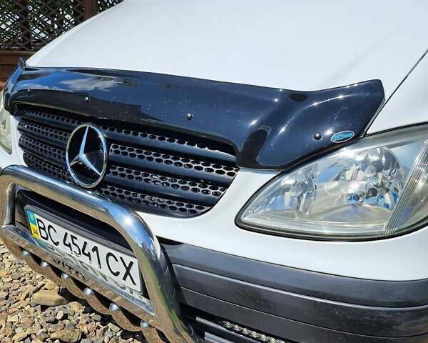 Белый Мерседес Вито, объемом двигателя 2.15 л и пробегом 338 тыс. км за 9200 $, фото 3 на Automoto.ua