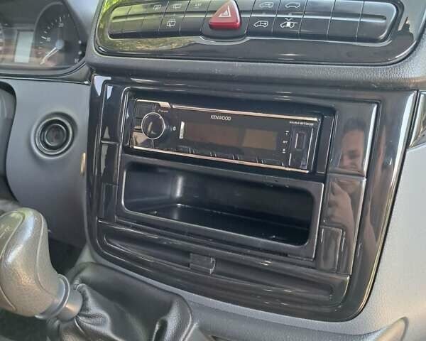 Белый Мерседес Вито, объемом двигателя 2.15 л и пробегом 338 тыс. км за 9200 $, фото 5545 на Automoto.ua