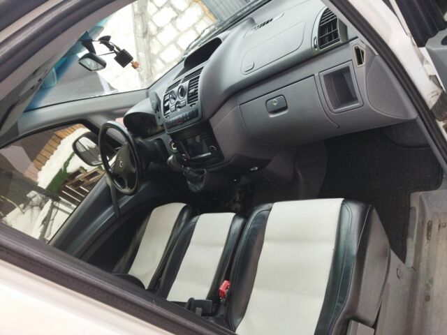 Білий Мерседес Віто, об'ємом двигуна 2.1 л та пробігом 700 тис. км за 6400 $, фото 5 на Automoto.ua