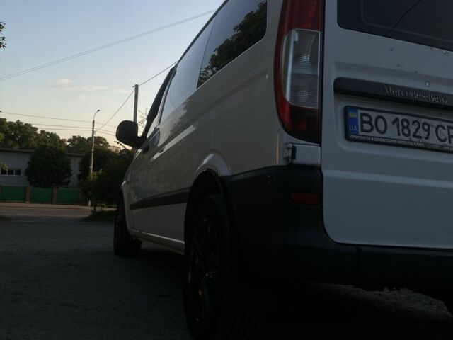 Белый Мерседес Вито, объемом двигателя 2.1 л и пробегом 359 тыс. км за 8500 $, фото 2 на Automoto.ua