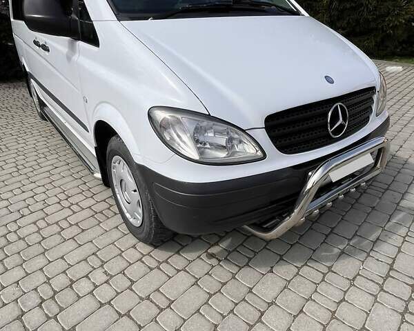 Белый Мерседес Вито, объемом двигателя 2.15 л и пробегом 234 тыс. км за 11400 $, фото 2 на Automoto.ua