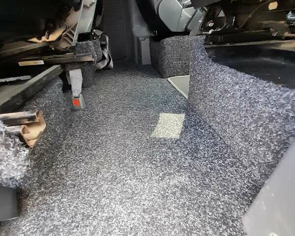 Білий Мерседес Віто, об'ємом двигуна 2.99 л та пробігом 272 тис. км за 13000 $, фото 23 на Automoto.ua
