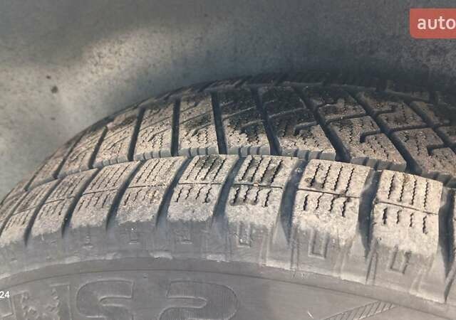 Белый Мерседес Вито, объемом двигателя 2.15 л и пробегом 335 тыс. км за 12000 $, фото 8 на Automoto.ua