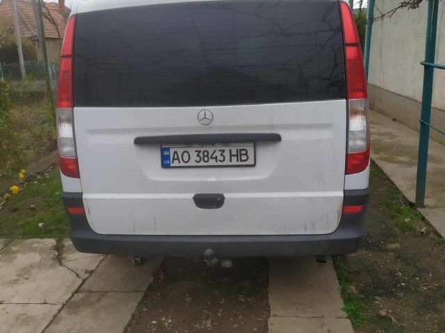 Белый Мерседес Вито, объемом двигателя 2.1 л и пробегом 389 тыс. км за 8000 $, фото 2 на Automoto.ua