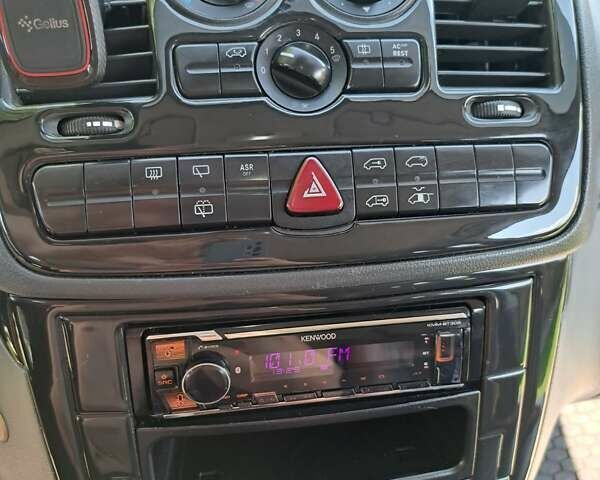 Белый Мерседес Вито, объемом двигателя 2.15 л и пробегом 338 тыс. км за 9200 $, фото 6023 на Automoto.ua