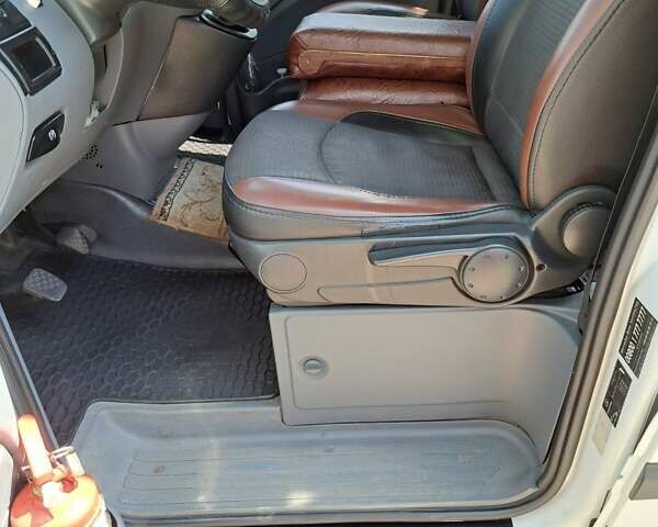 Белый Мерседес Вито, объемом двигателя 2.15 л и пробегом 338 тыс. км за 9200 $, фото 5302 на Automoto.ua