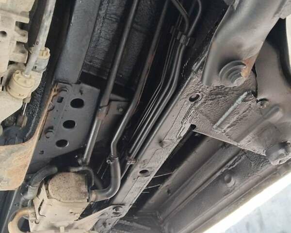 Белый Мерседес Вито, объемом двигателя 2.15 л и пробегом 458 тыс. км за 7400 $, фото 19 на Automoto.ua