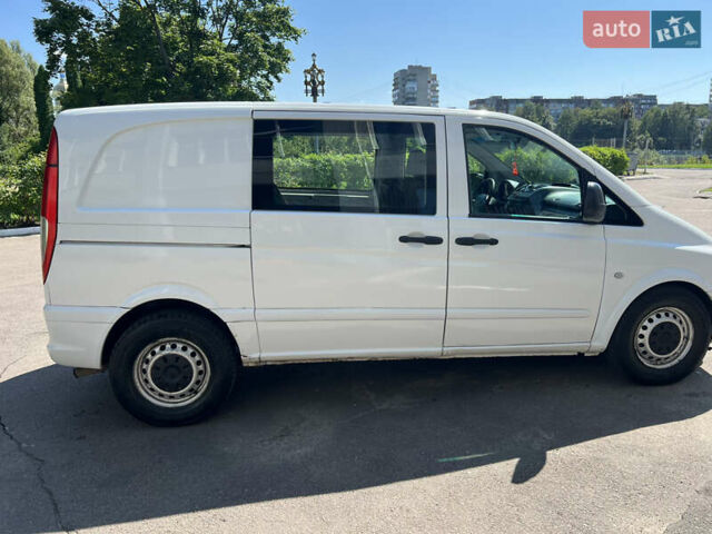 Белый Мерседес Вито, объемом двигателя 2.2 л и пробегом 300 тыс. км за 3999 $, фото 5 на Automoto.ua